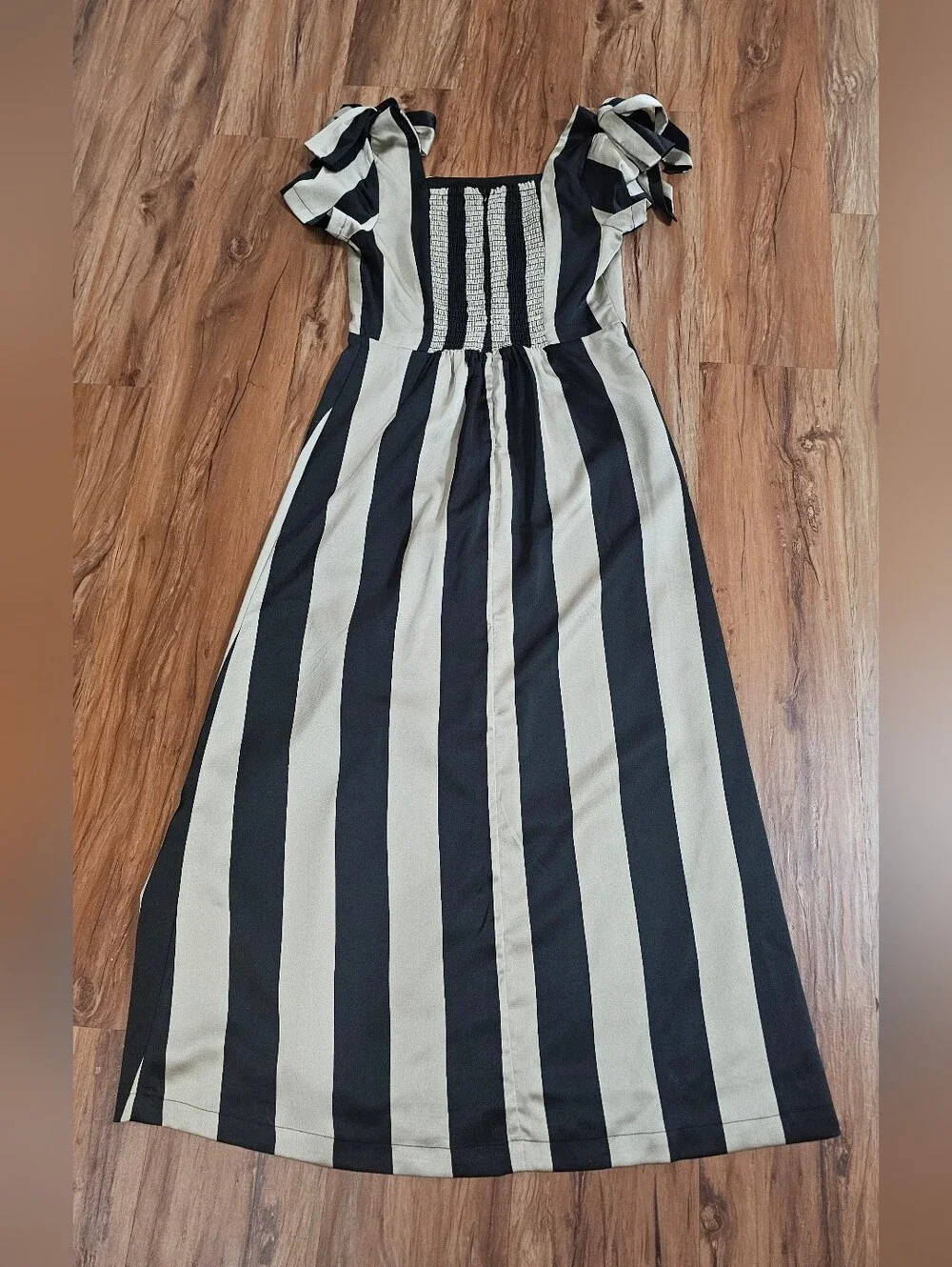 Ivy City Co Size Medium Striped Black and Cream Tie-Shoulder Maxi Dress